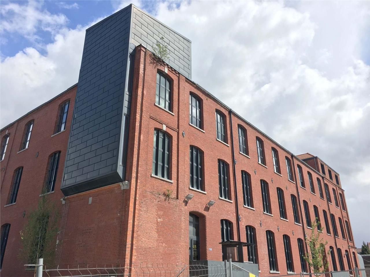 Nous vous proposons une belle surface de bureaux,