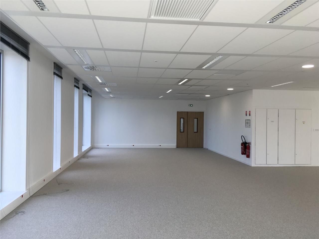 Dans un cadre verdoyant, bénéficiez de locaux aya