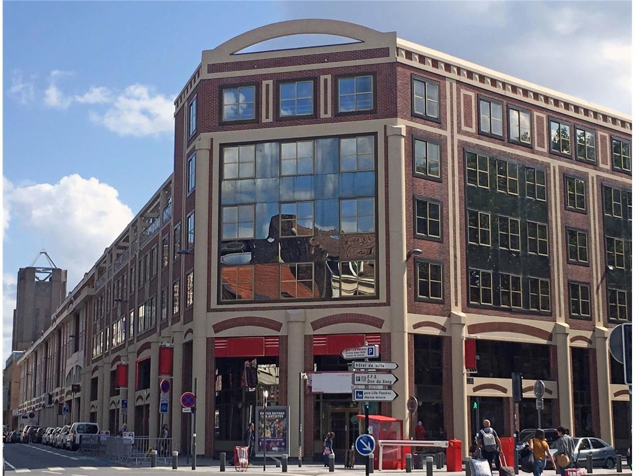 Idéalement placé au pied de la Gare Lille Flandre