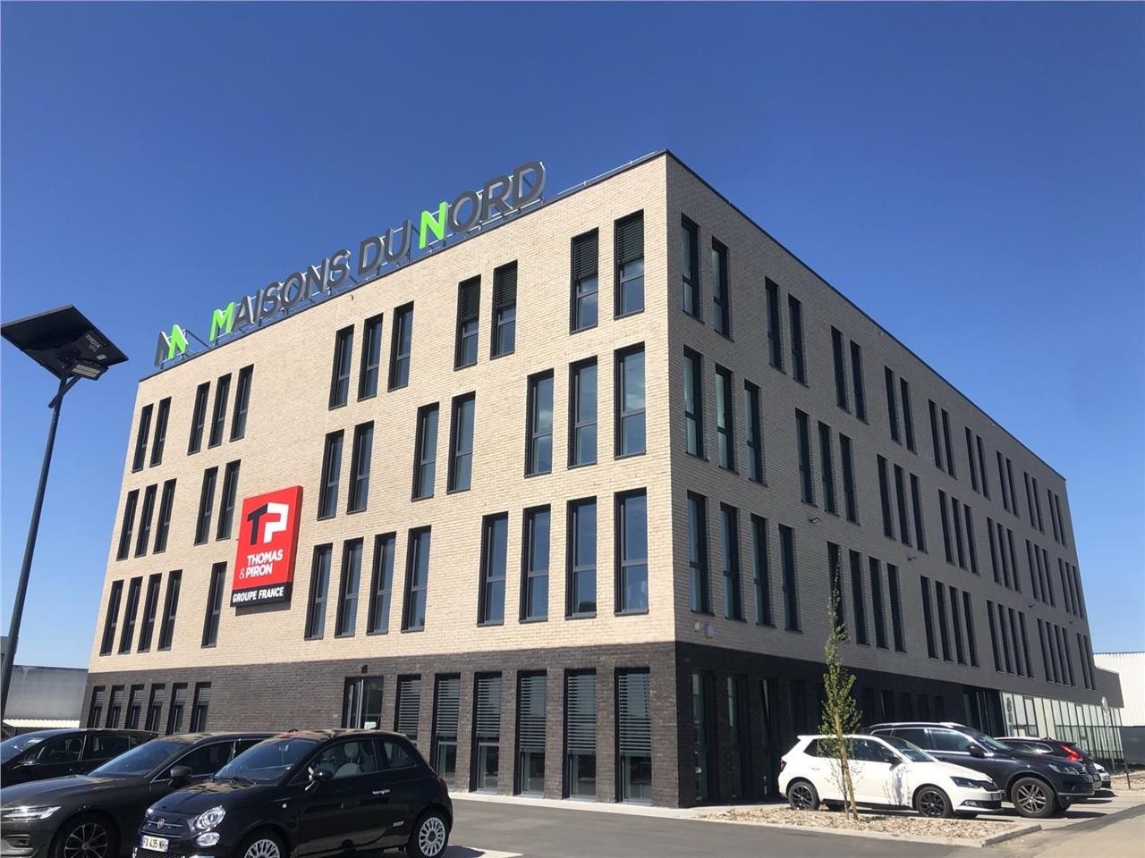 CBRE vous propose à la location des plateaux de b