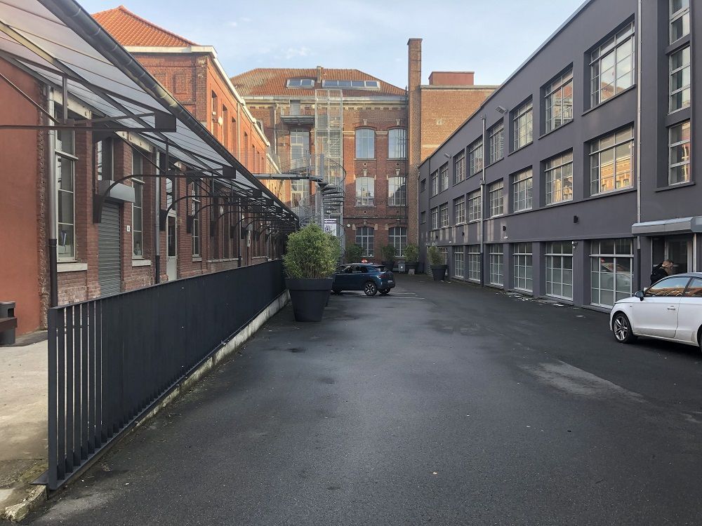 Venez découvrir 1 000 m² de bureaux à proximité i