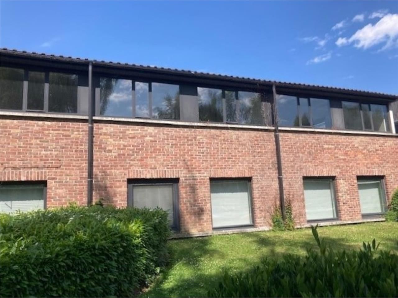 Nous vous proposons une surface de 974 m² divisib