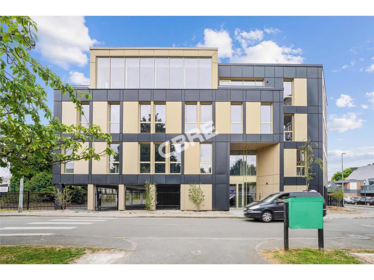 Situé à deux pas de l'Avenue de la République, ax