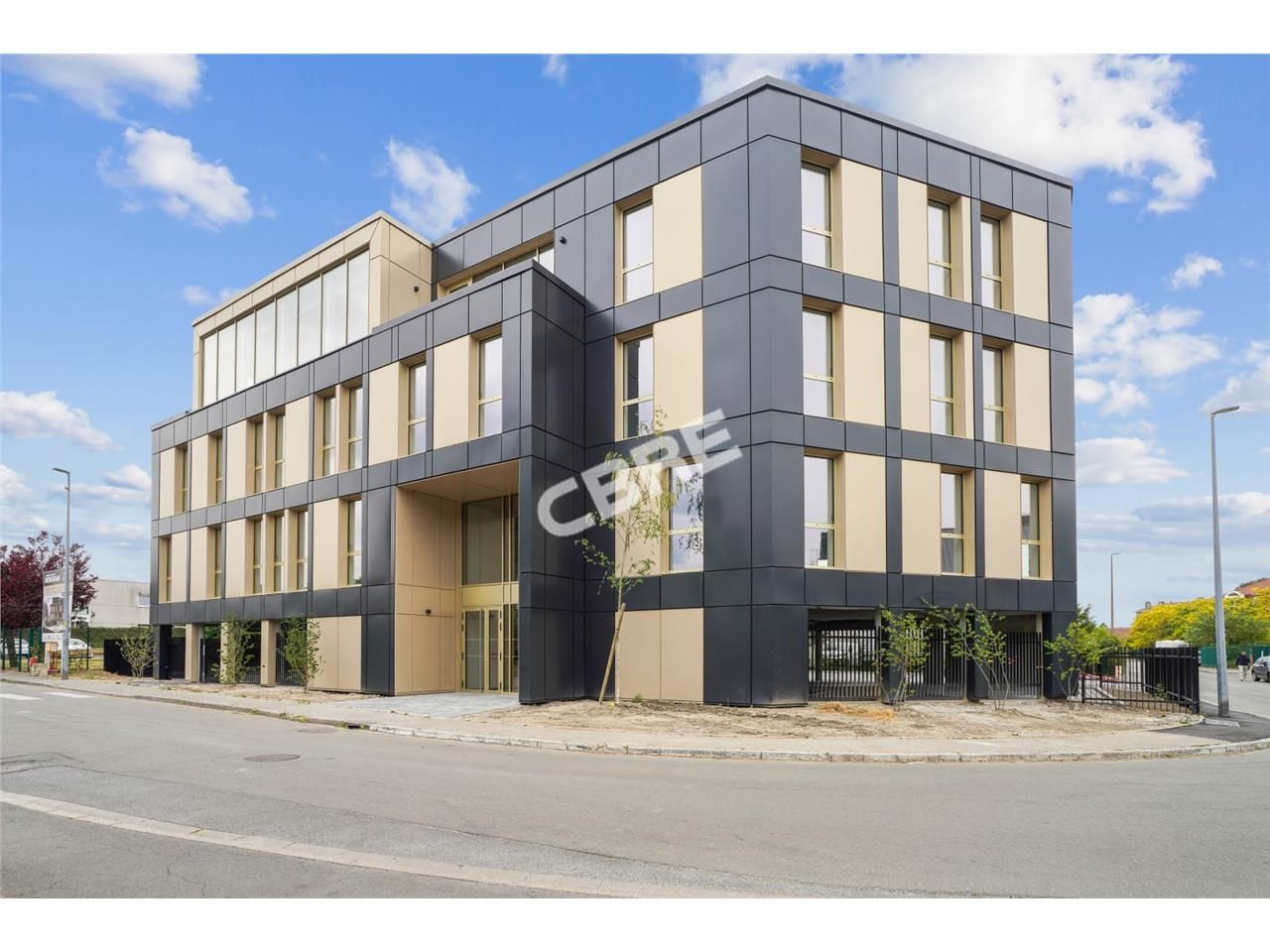 Situé à deux pas de l'Avenue de la République, ax