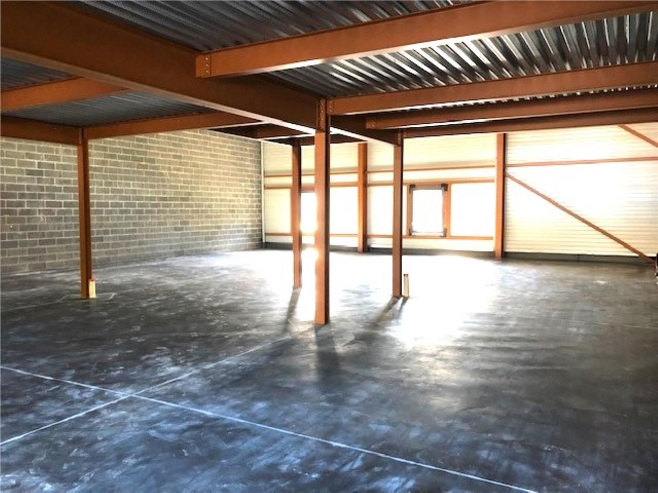 A vendre ou à louer, cellule d'activité neuve de 