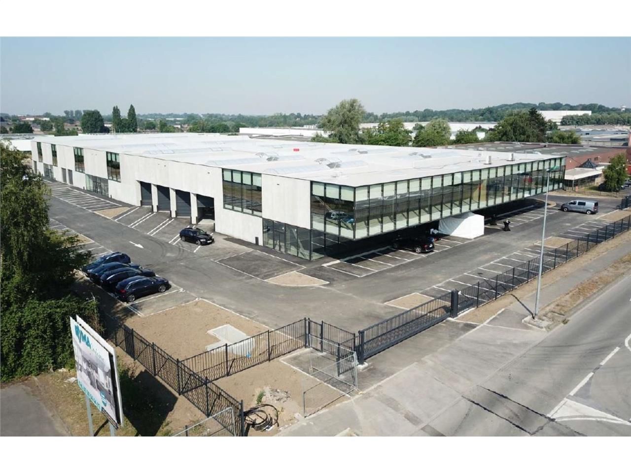 CBRE vous propose à la location, plusieurs cellul