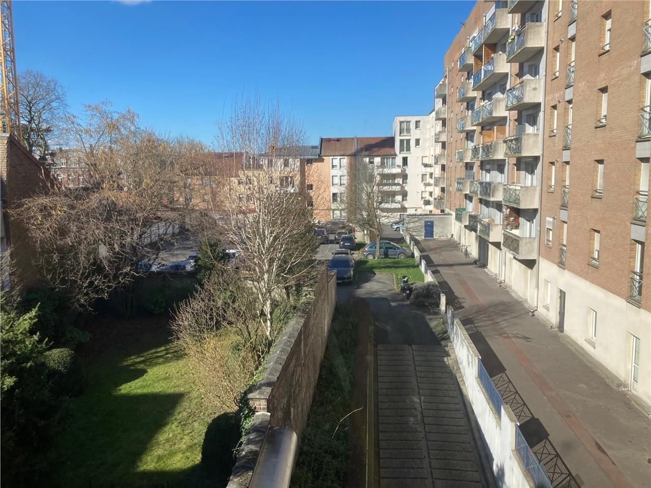 Installez vos bureaux au 2ème étage de cet immeub