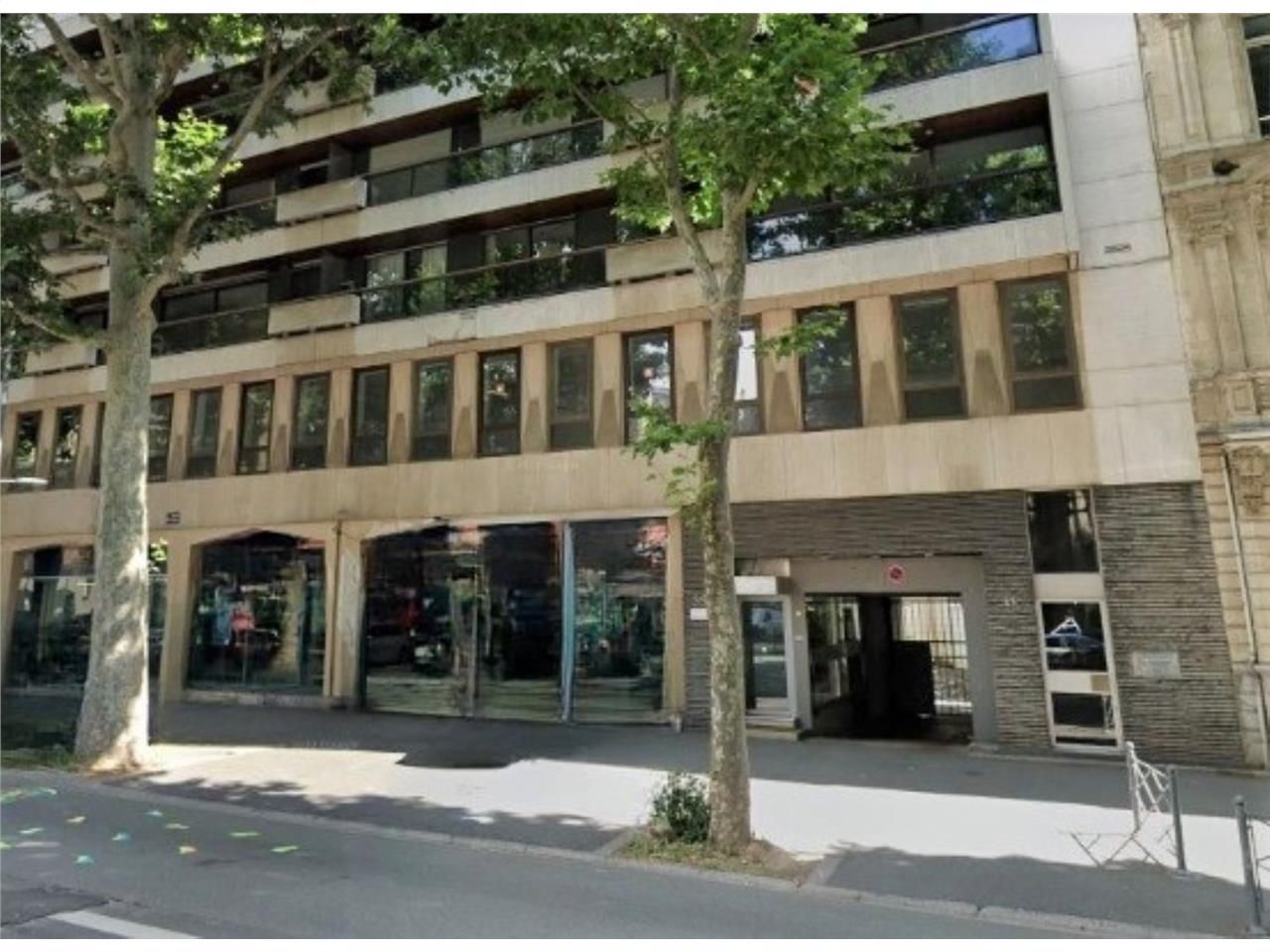 Bureaux à vendre ou à louer! Sur le Boulevard de 