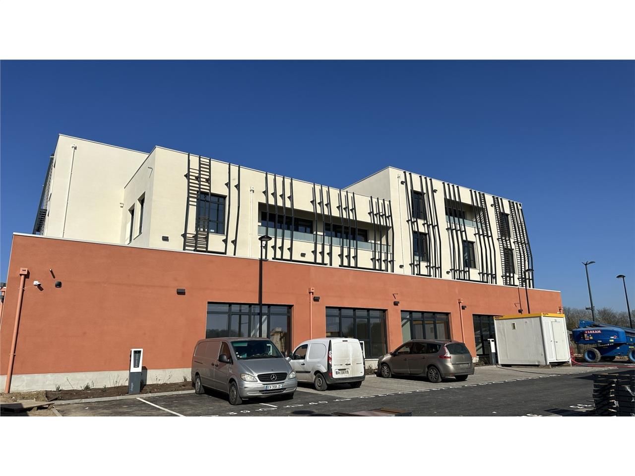 Au sein de la zone transalley à Famars, deux plat