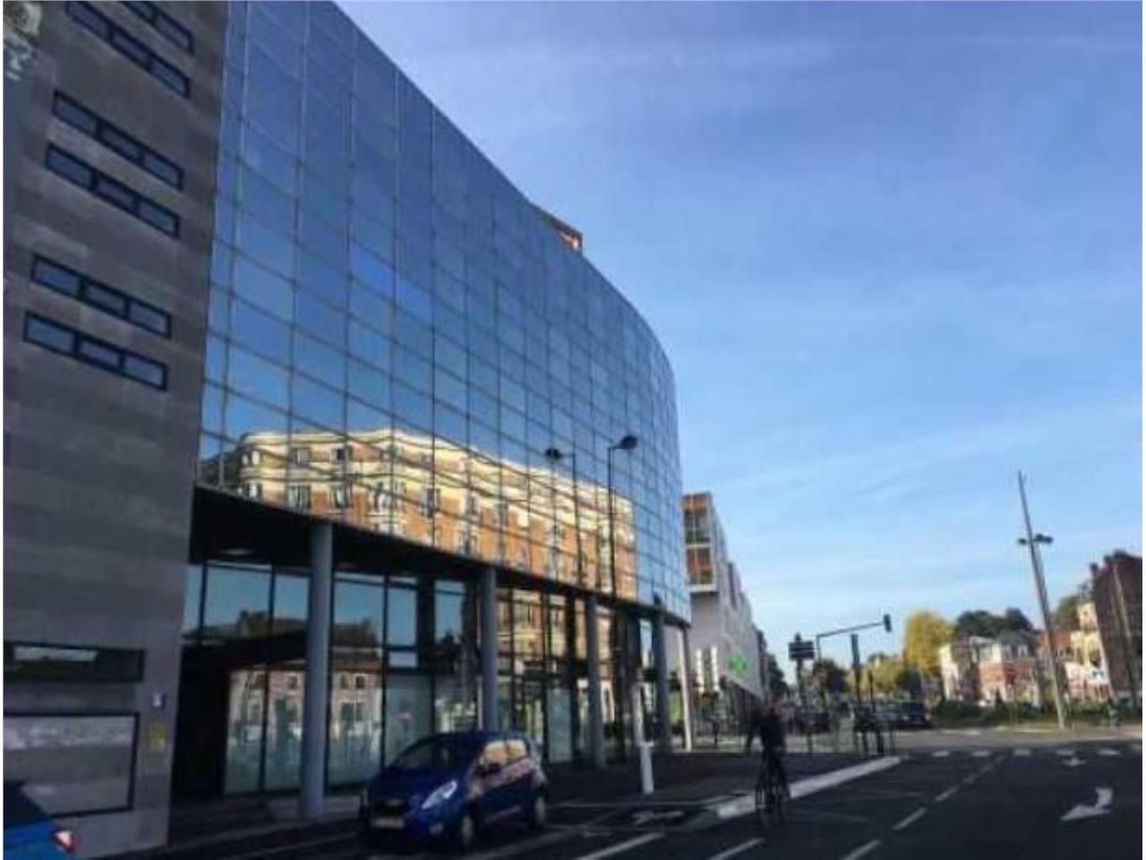 Le bâtiment Parabole 3 est constitué de services 