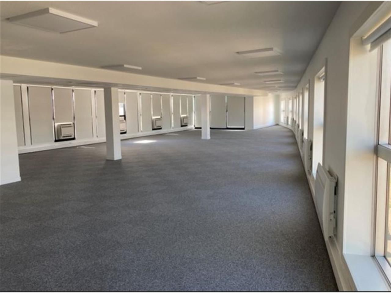 Le bâtiment Parabole 3 est constitué de services 