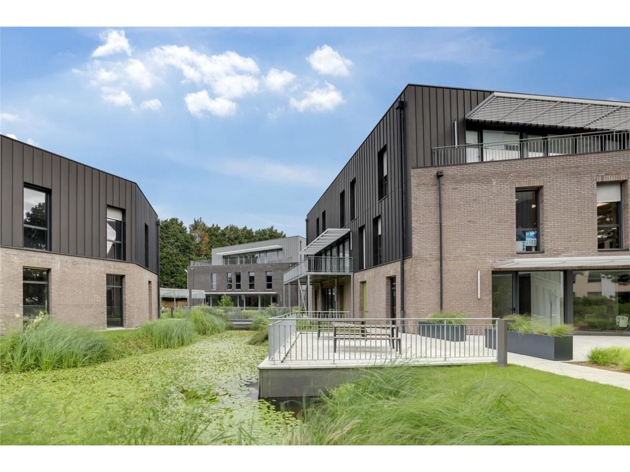 Dans un magnifique parc tertiaire arboré et sécur