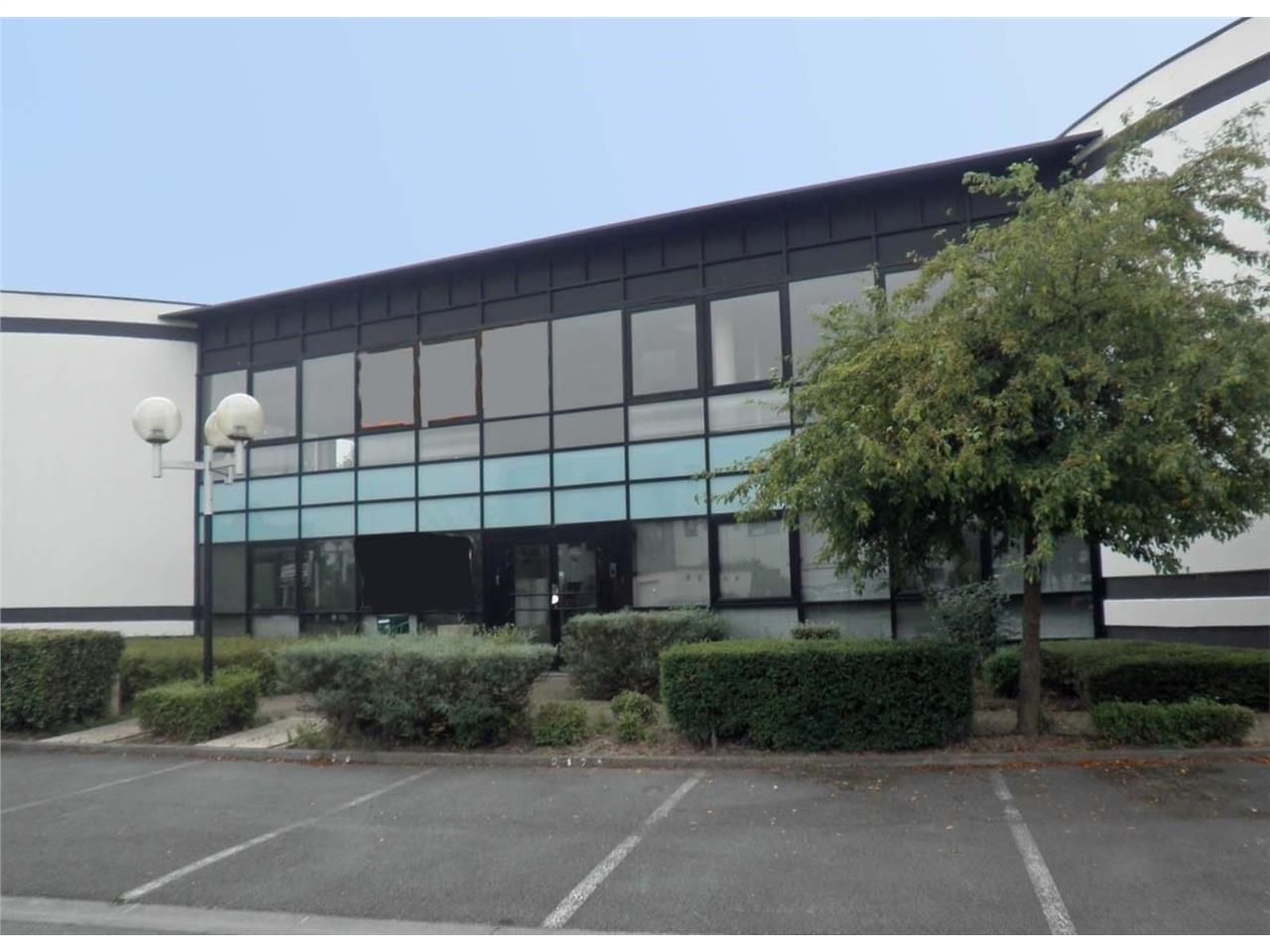 CBRE vous propose à la location ce plateau de bur