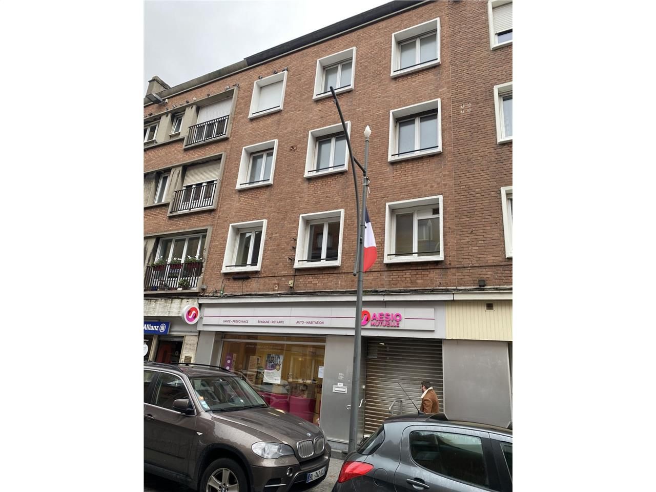 Situé en plein centre-ville à proximité du port, 