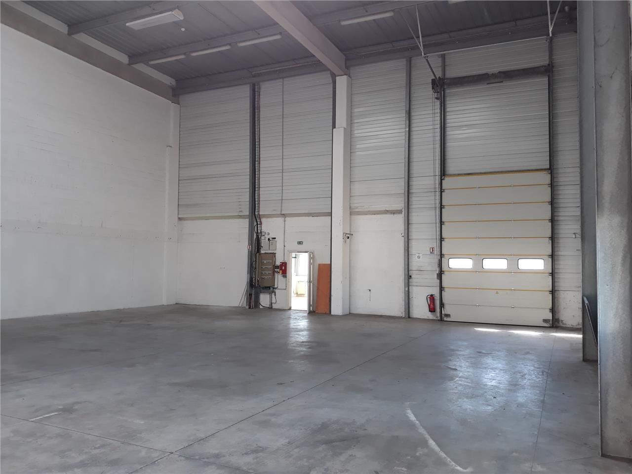 A louer, surface d'entrepôt disponible à la locat