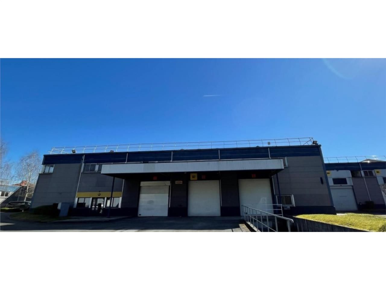 CBRE vous propose à la location, deux cellules d'