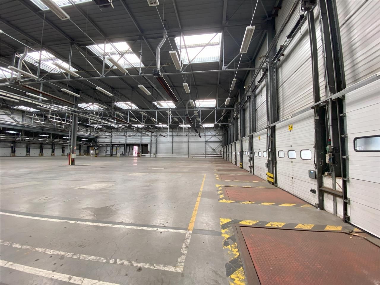 CBRE vous propose à la location un bâtiment de ty