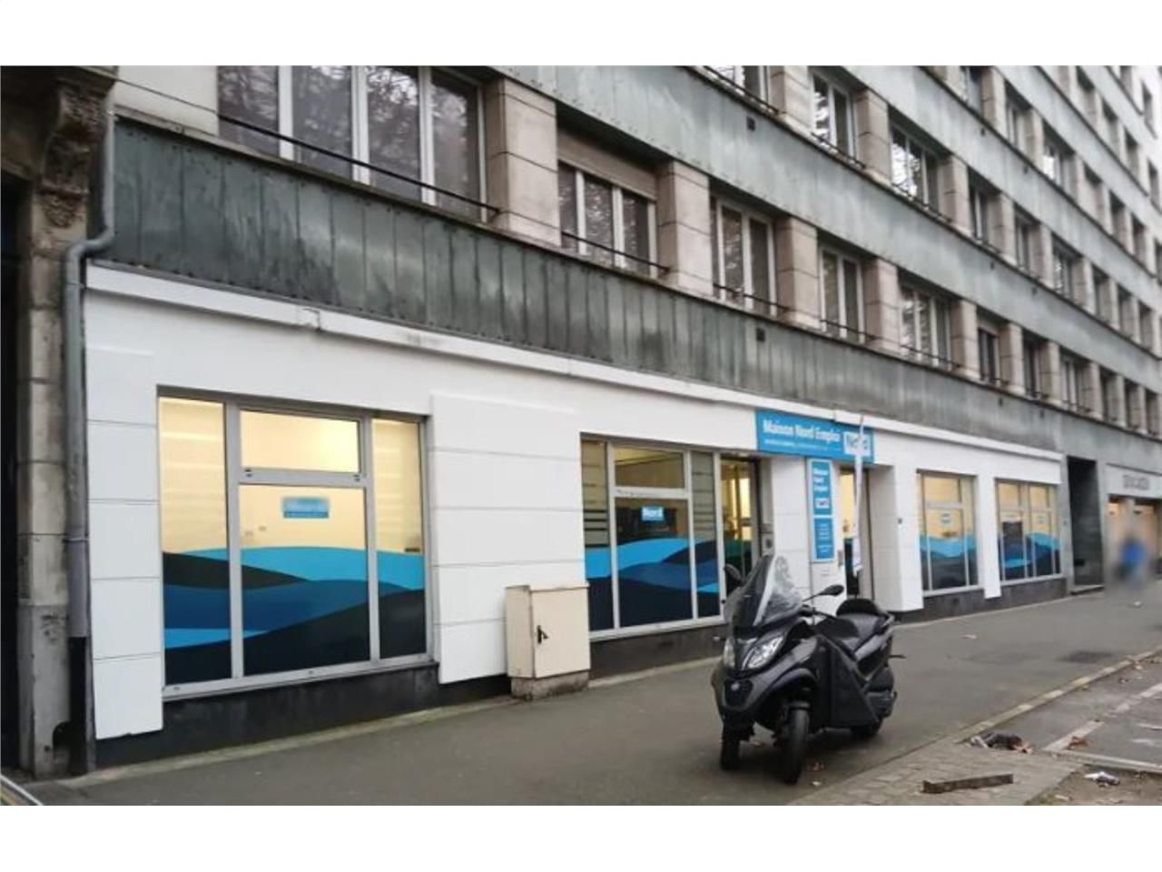 Idéalement situé, ce bel immeuble dispose d'un pl