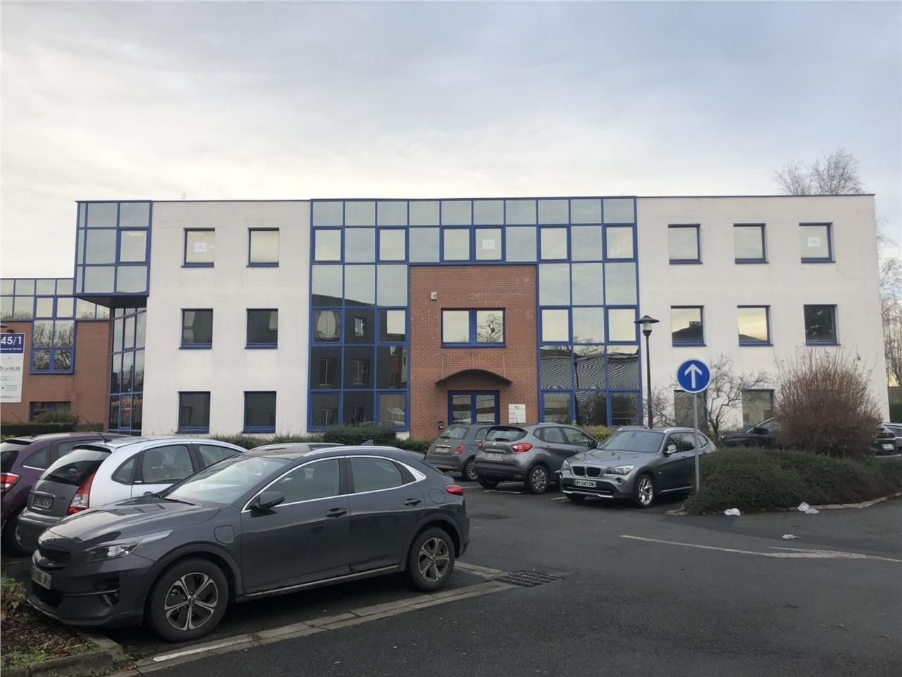 Nous vous proposons deux surfaces rénovées, dispo