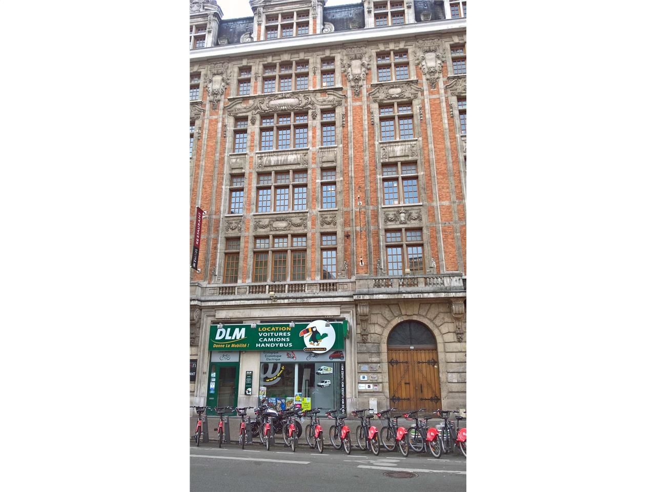 Idéalement placé en hyper centre-ville de Lille, 