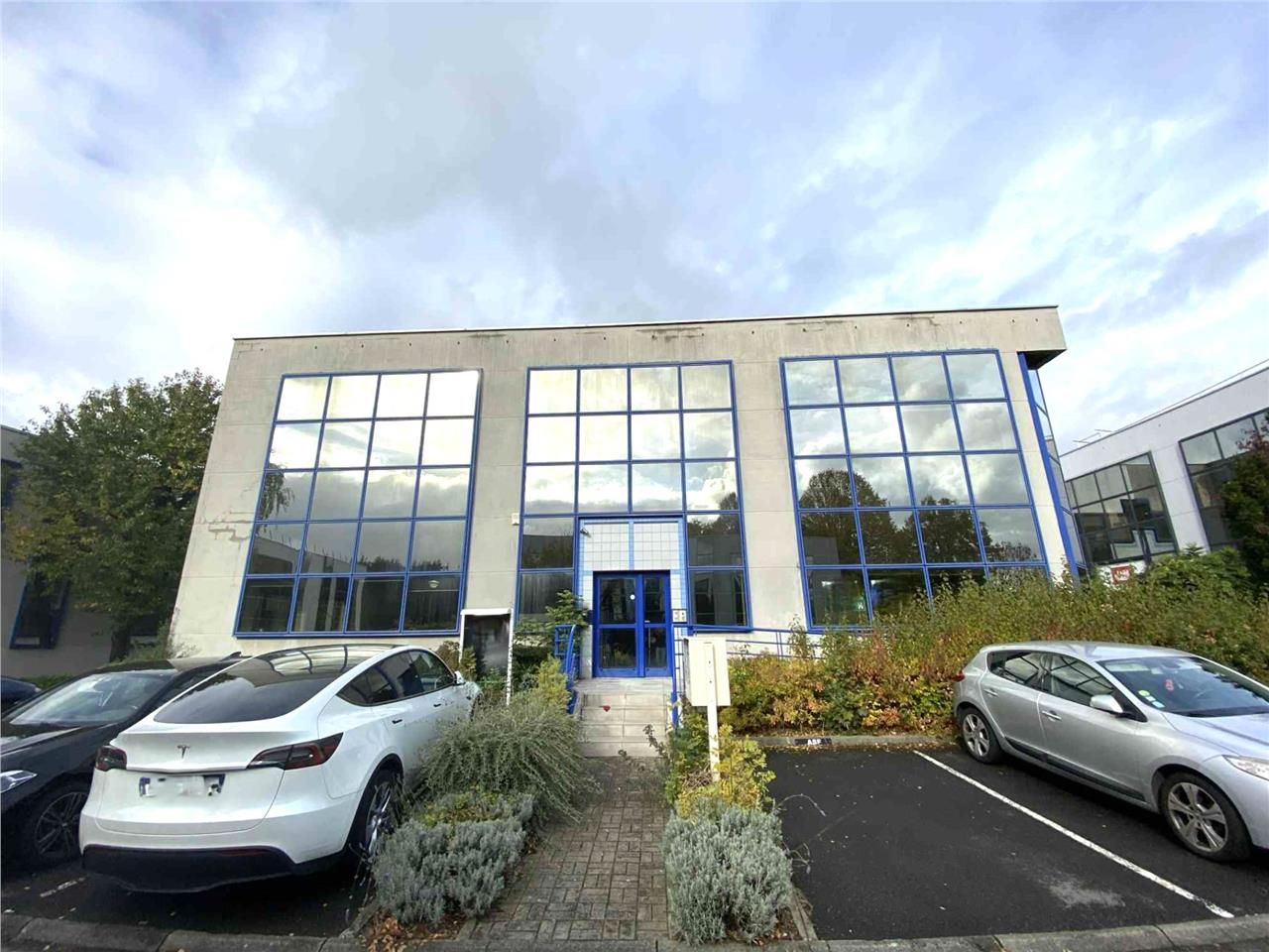 Immeuble indépendant face au Décathlon Campus, pr