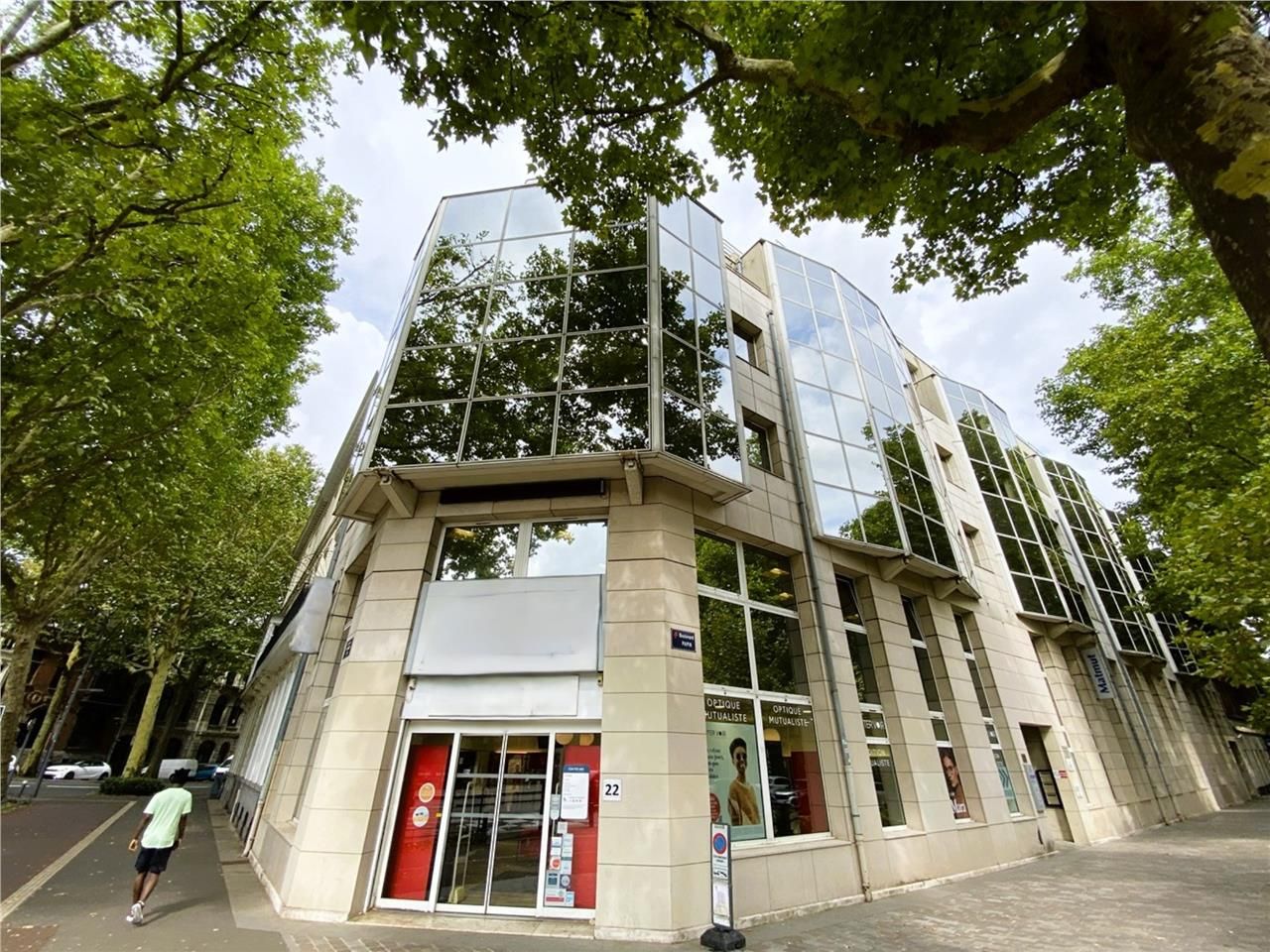 CBRE LILLE vous propose à la vente, ces deux plat