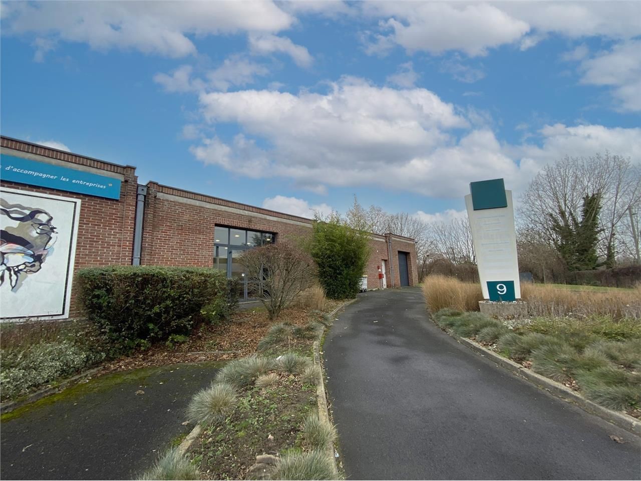 En bordure du périphérique et face au Vieux-Lille