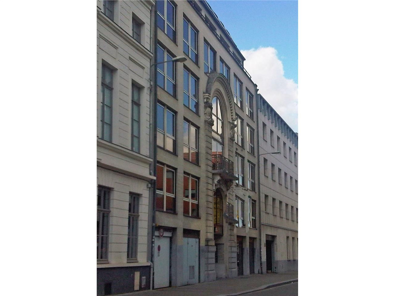 Emplacement exceptionnel pour cet immeuble de bur