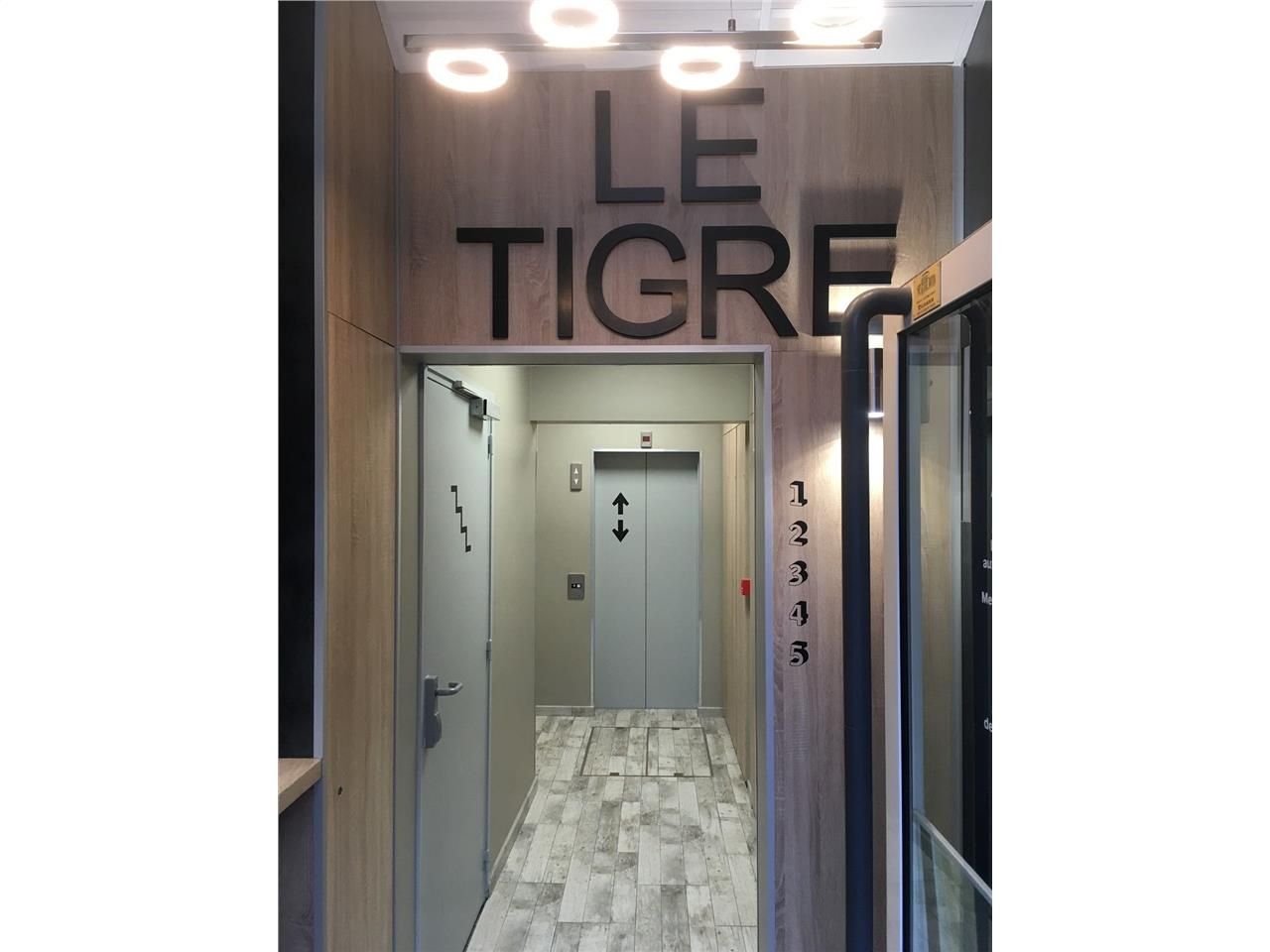 Dans un très bel immeuble situé en plein hyper-ce