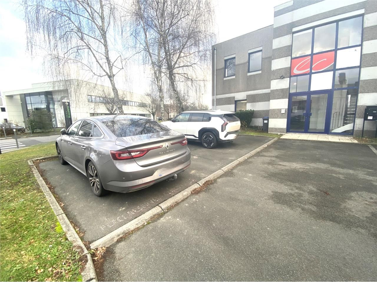 À vendre au coeur du Parc de la Plaine à Villeneu