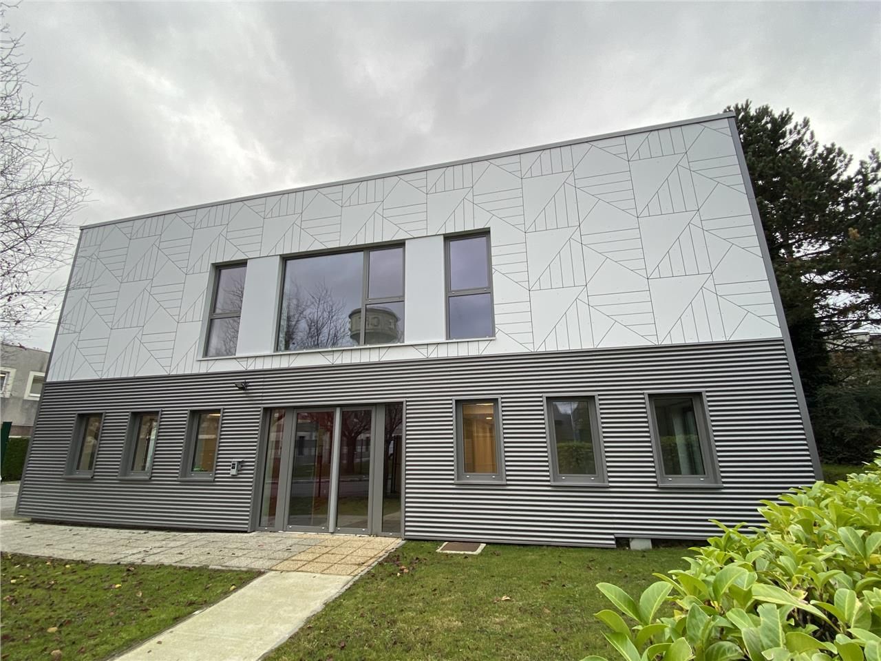 CBRE vous propose à la location deux surfaces de 