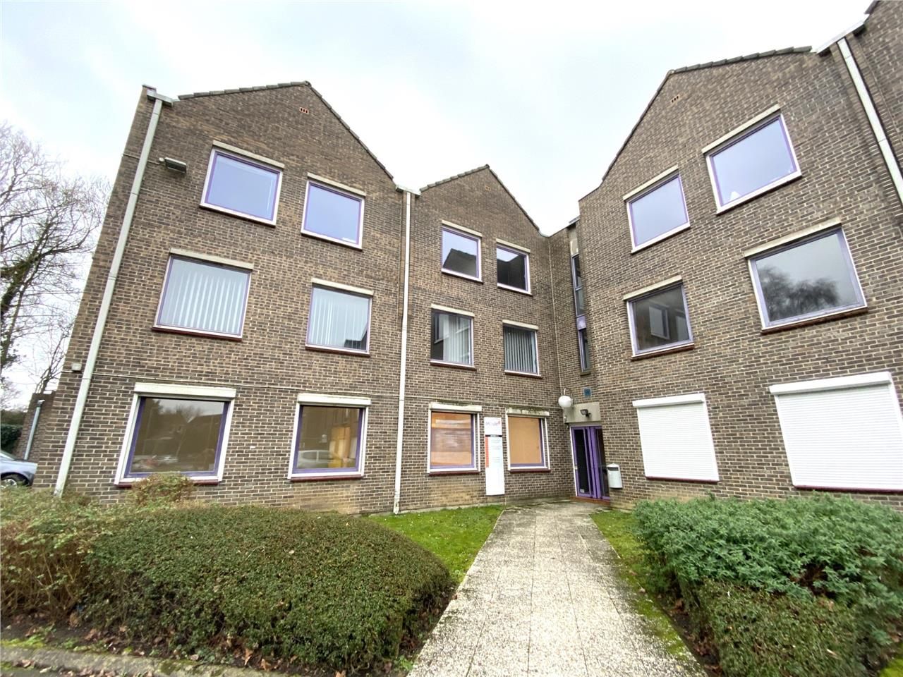 CBRE vous propose à la location ou à la vente, un