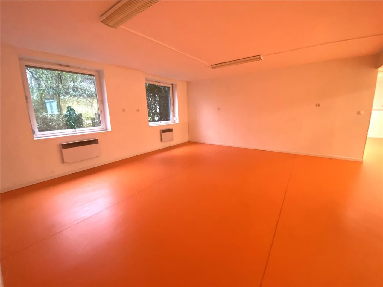 CBRE vous propose à la location ou à la vente, un