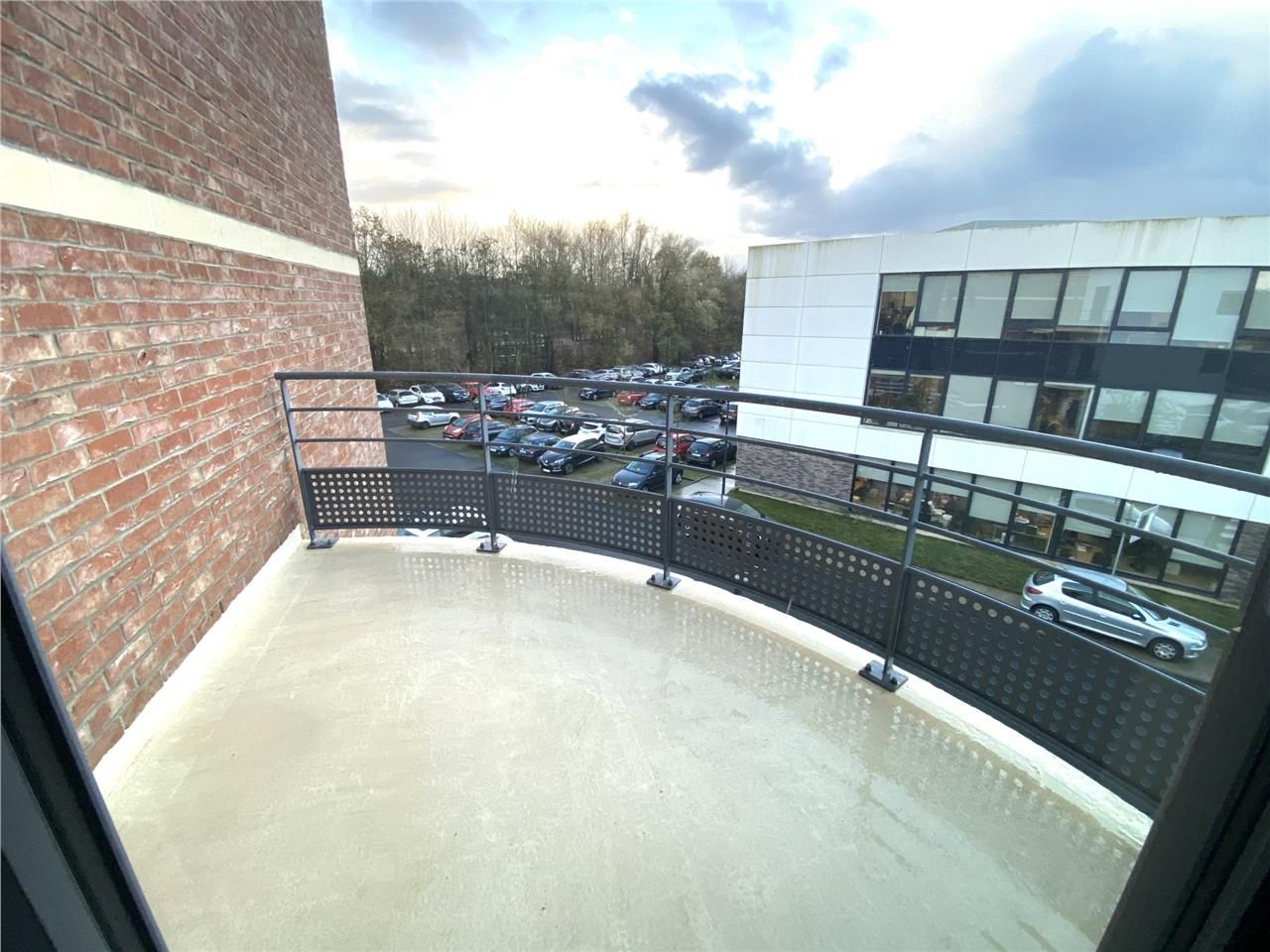 Découvrez un bâtiment indépendant au coeur de Was