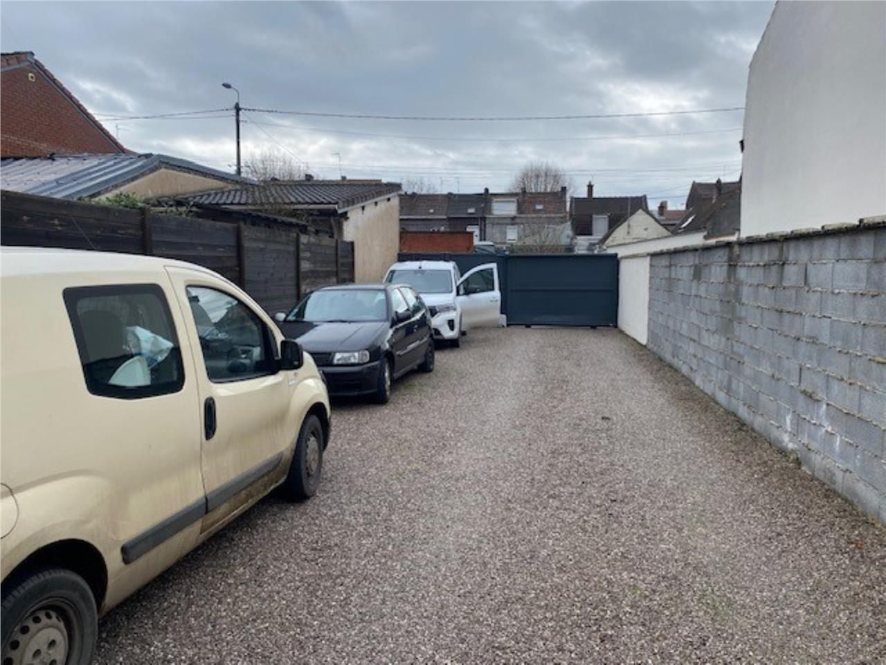 A vendre, surface d'activité au coeur de la commu