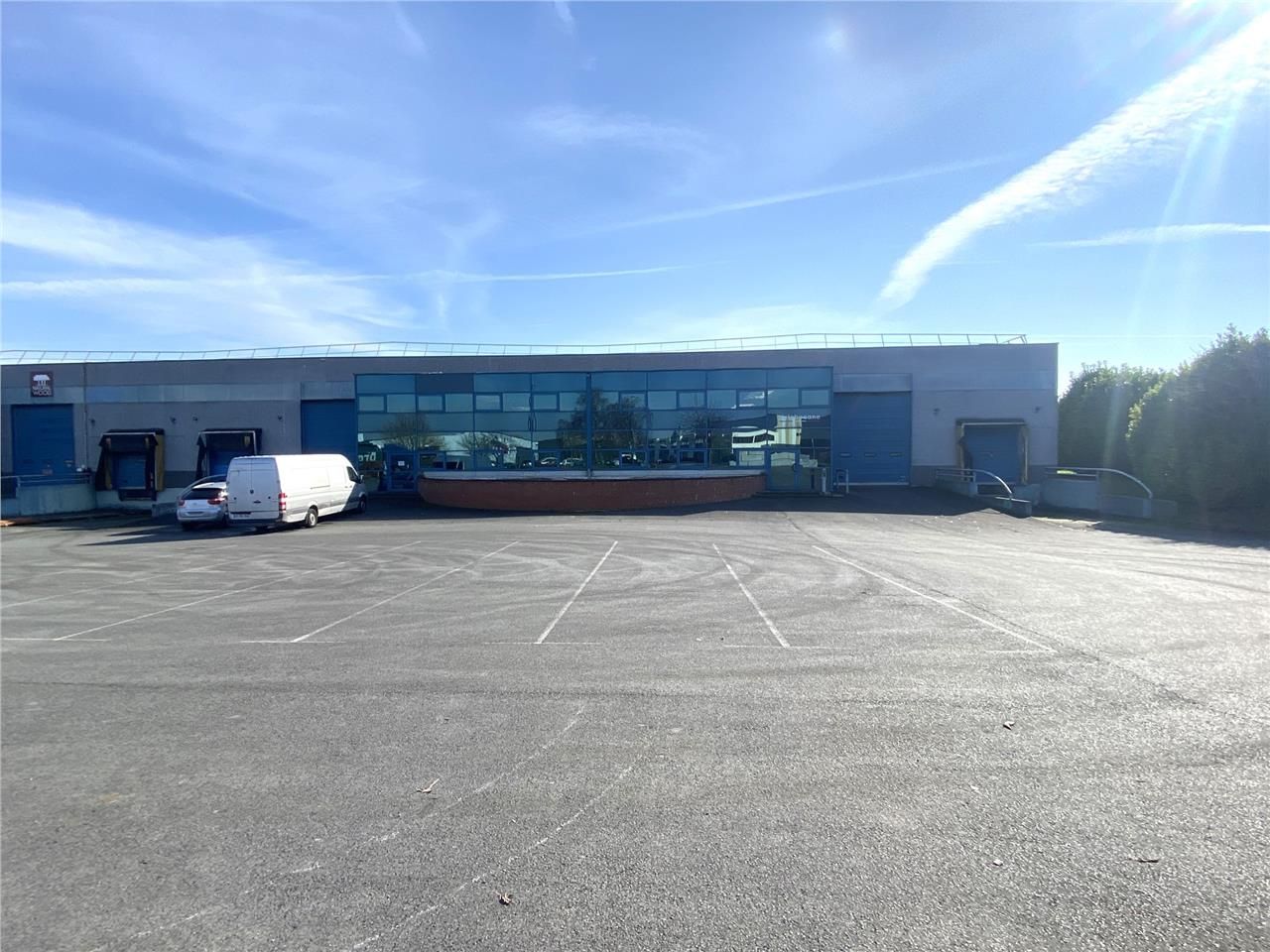 A louer, très belle surface d'activité équipée de