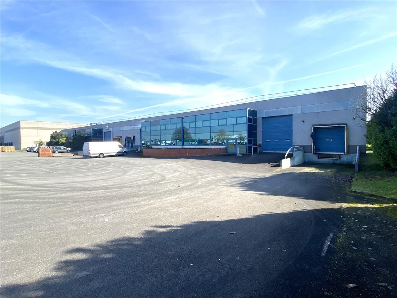 A louer, très belle surface d'activité équipée de