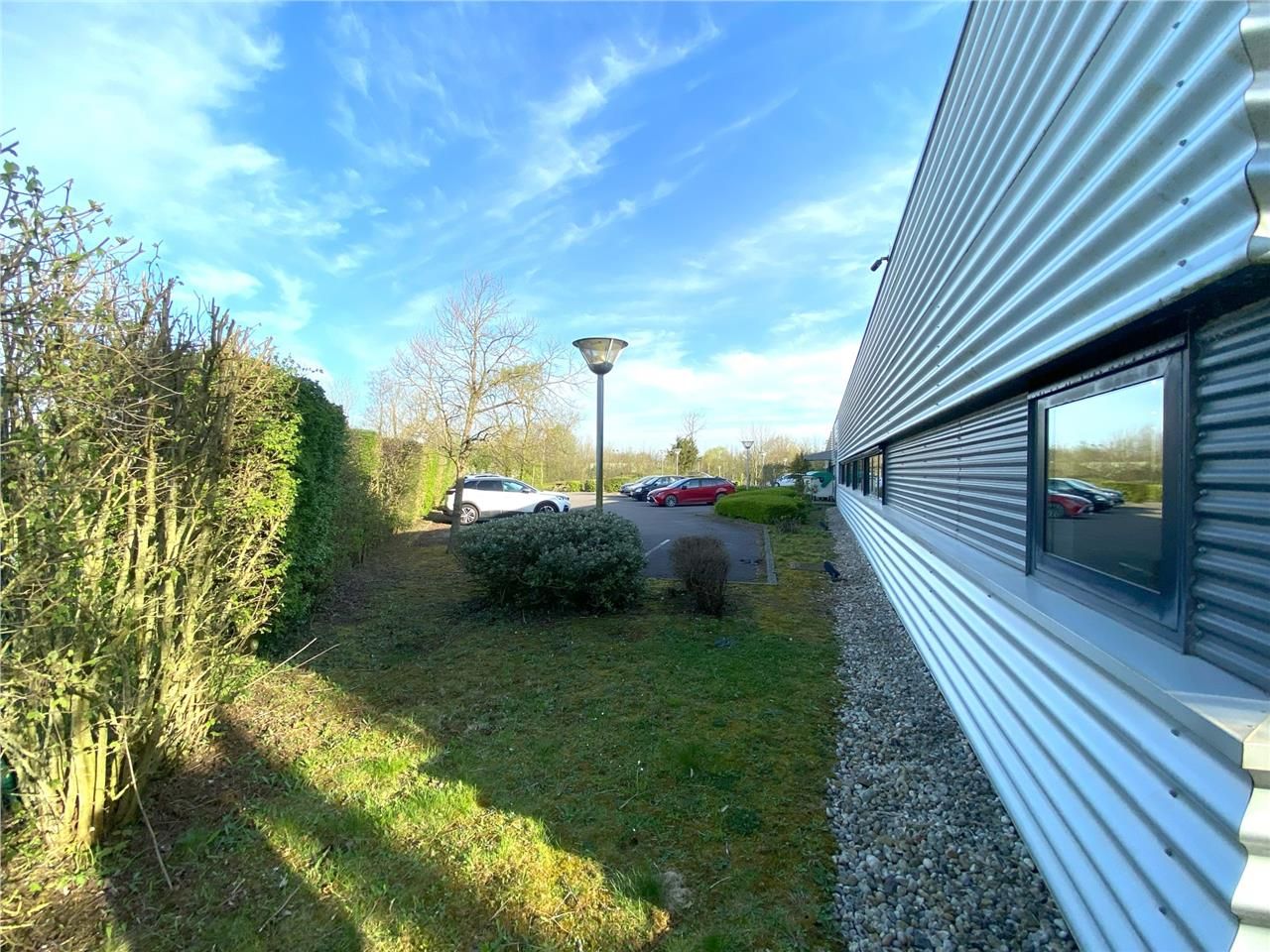 CBRE vous propose à la location et à la vente ce 