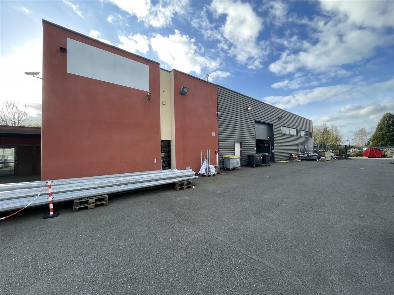 A louer très beau bâtiment d'activité indépendant