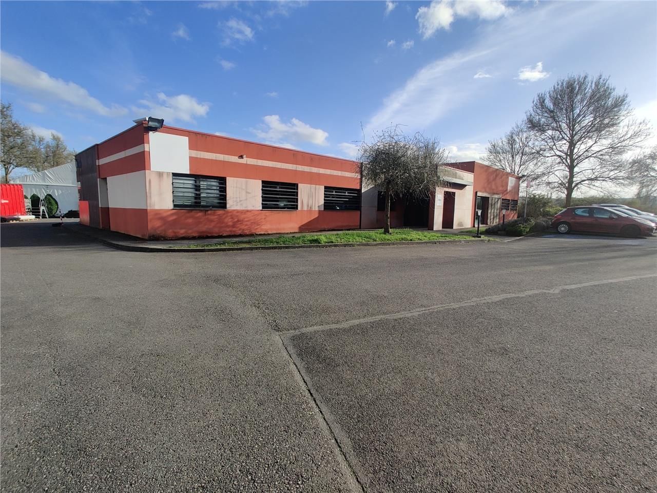 A louer très belle surface d'activité mixte et in