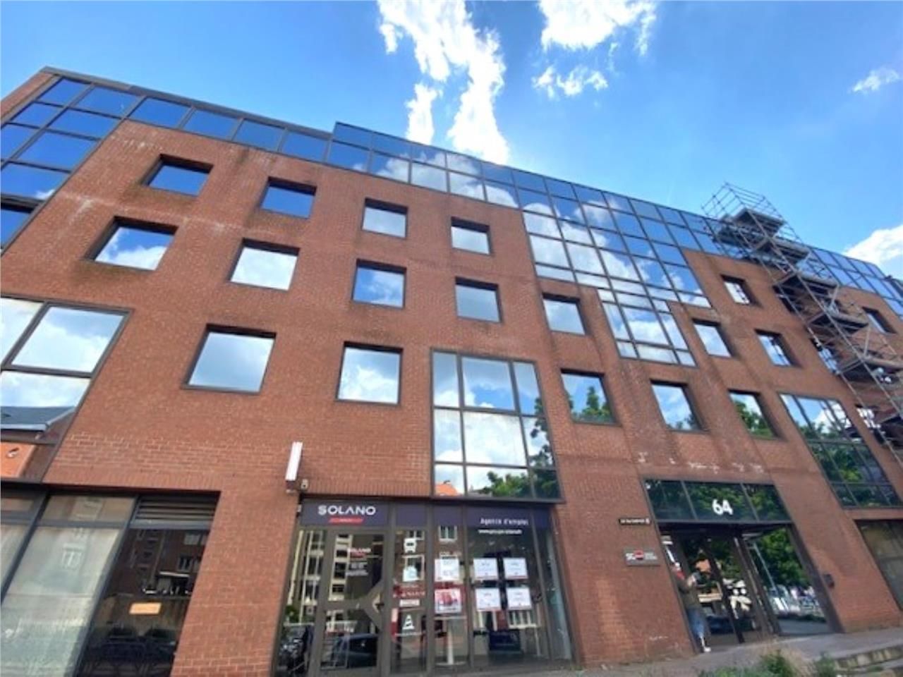 CBRE vous propose à la location, deux surfaces de