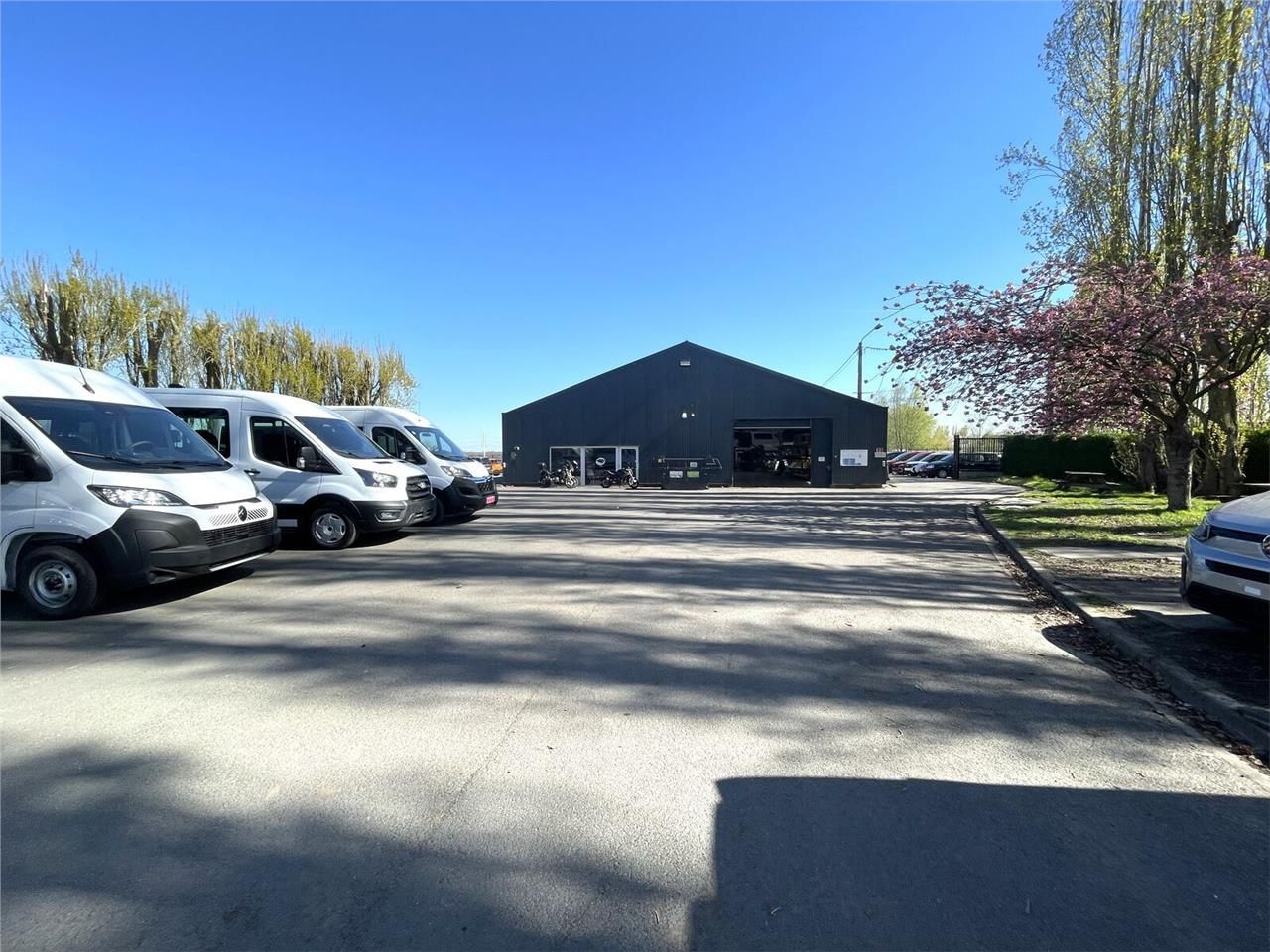 À vendre, opportunité rare. Bâtiment d'activités 