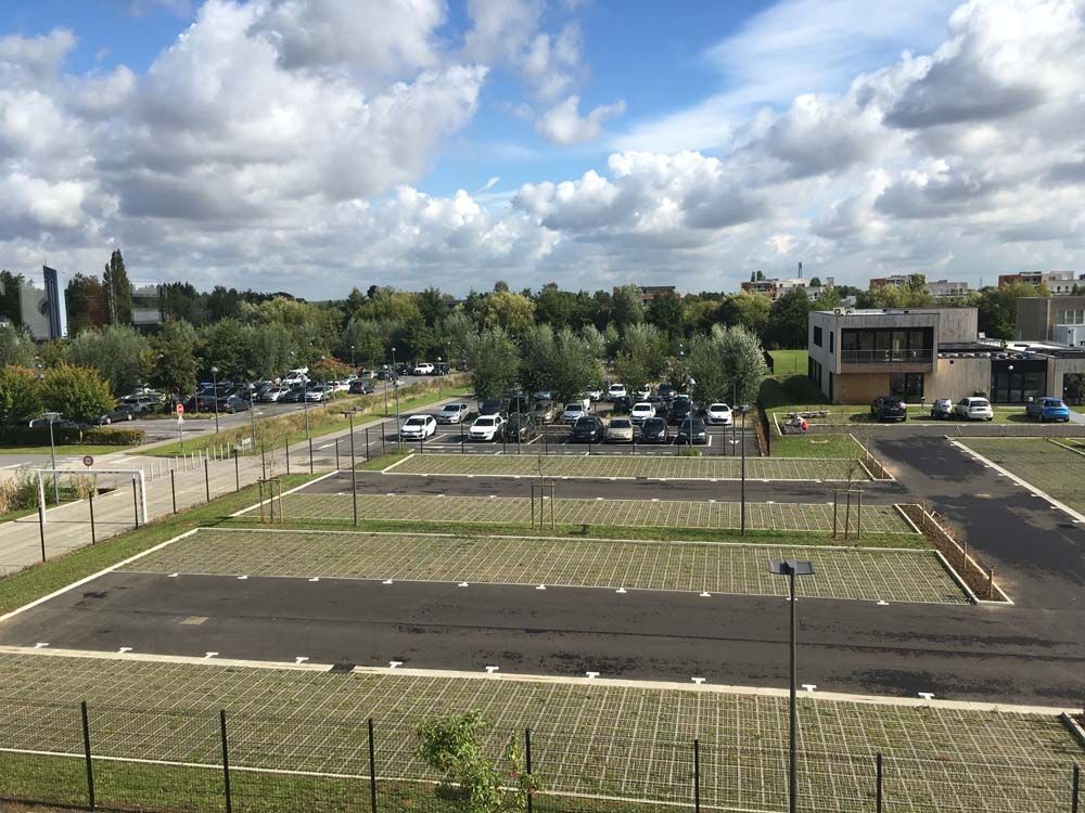 Situé à l'entrée du Parc de la Haute Borne à Vill