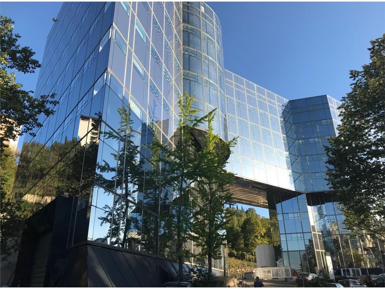 Immeuble de bureaux aux parties communes rénovées