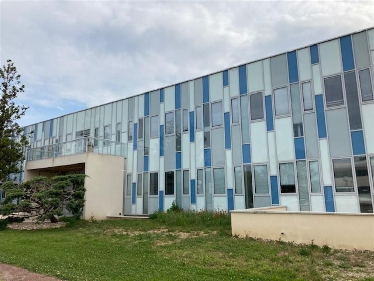 Dans le quartier du Loup Pendu, au sein d'un parc