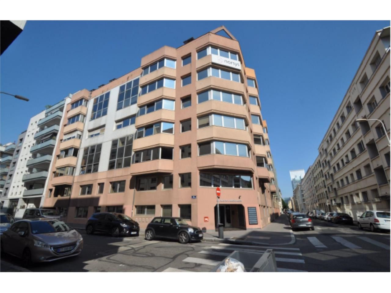 Au sein d'un immeuble de qualité, plateau de bure