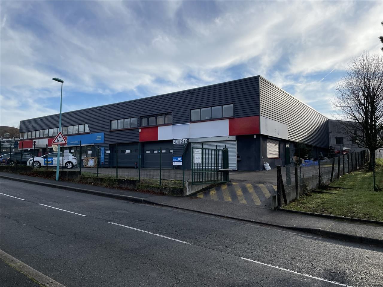 La société CBRE vous propose à la location 3 lots