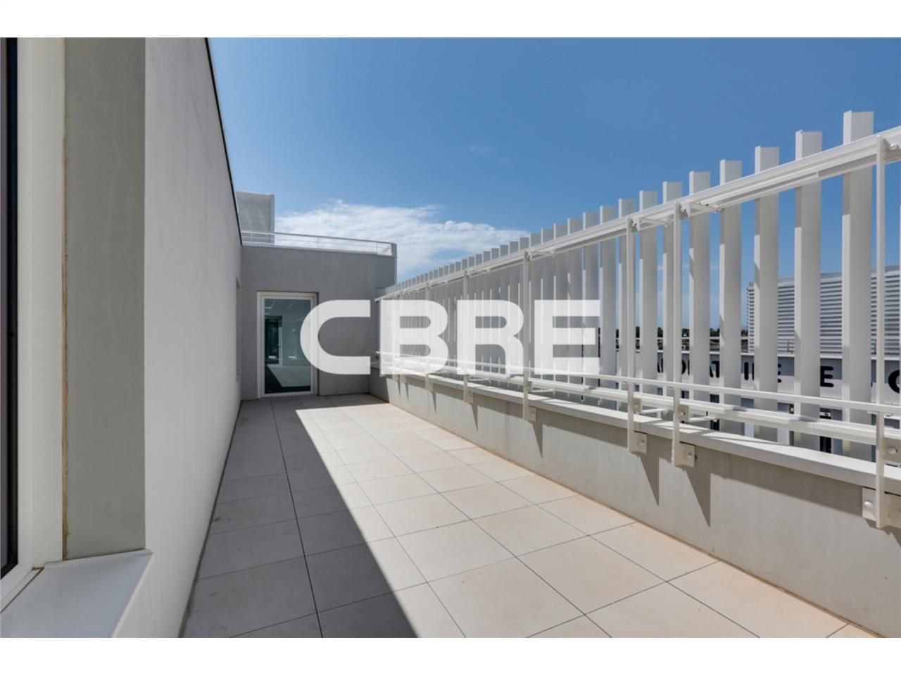 Idéalement situé à mi-chemin entre le centre écon