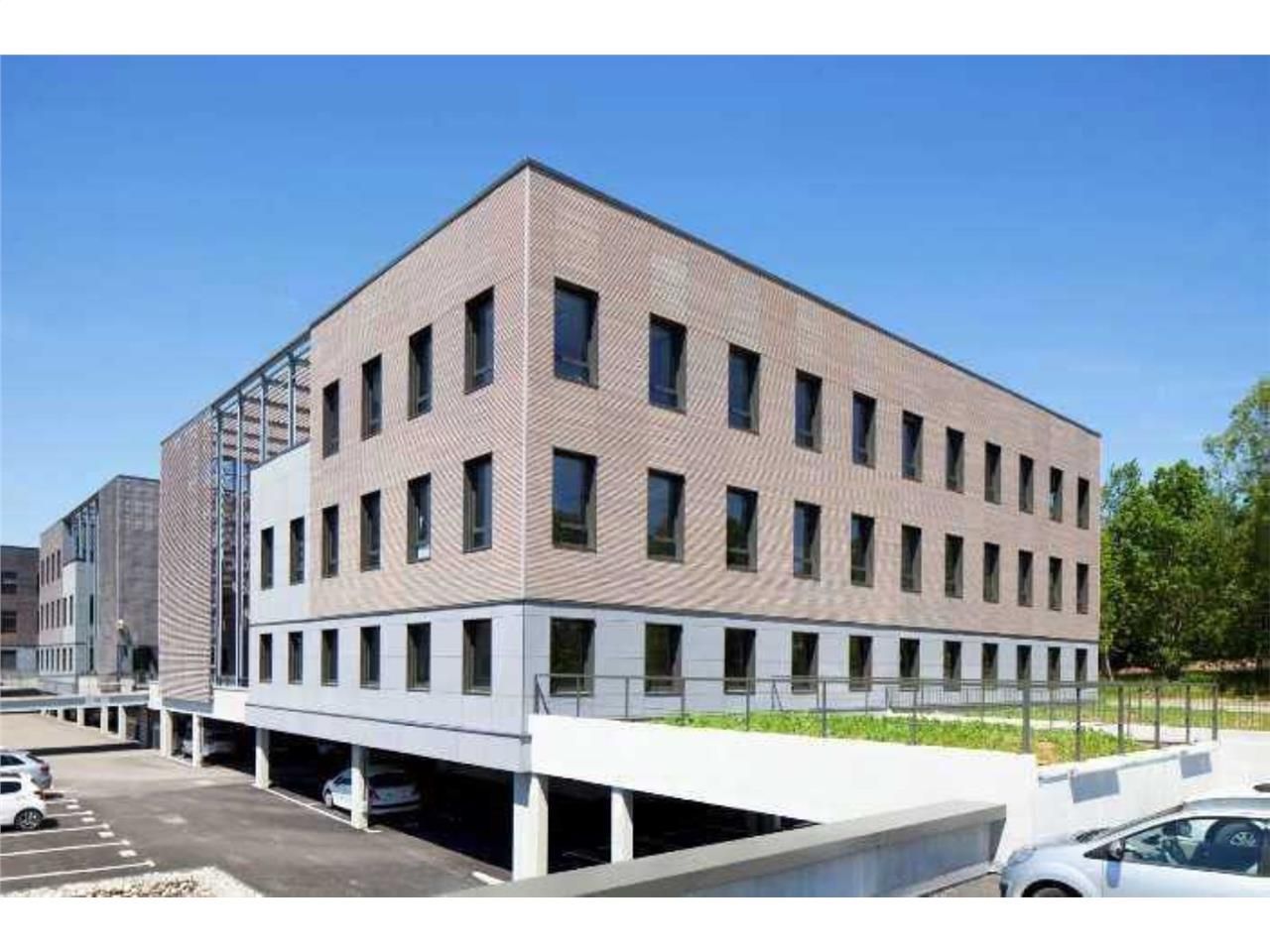 Plateaux de bureaux fonctionnels disponibles soit