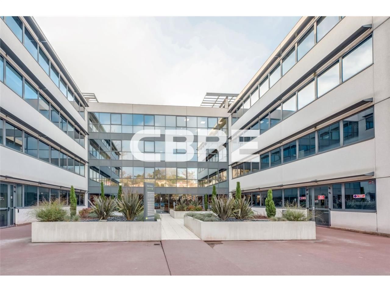 Immeuble à proximité de l'échangeur TEO et des gr